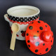 Dishes for honey with a wooden spoon "Ladybug" (h-8,5cm, d-10cm, ob-m-420ml)
